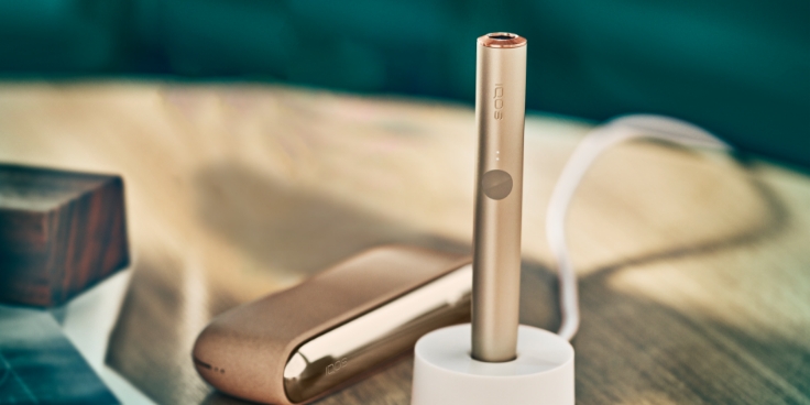An Azure Blue IQOS ILUMA device on the table.